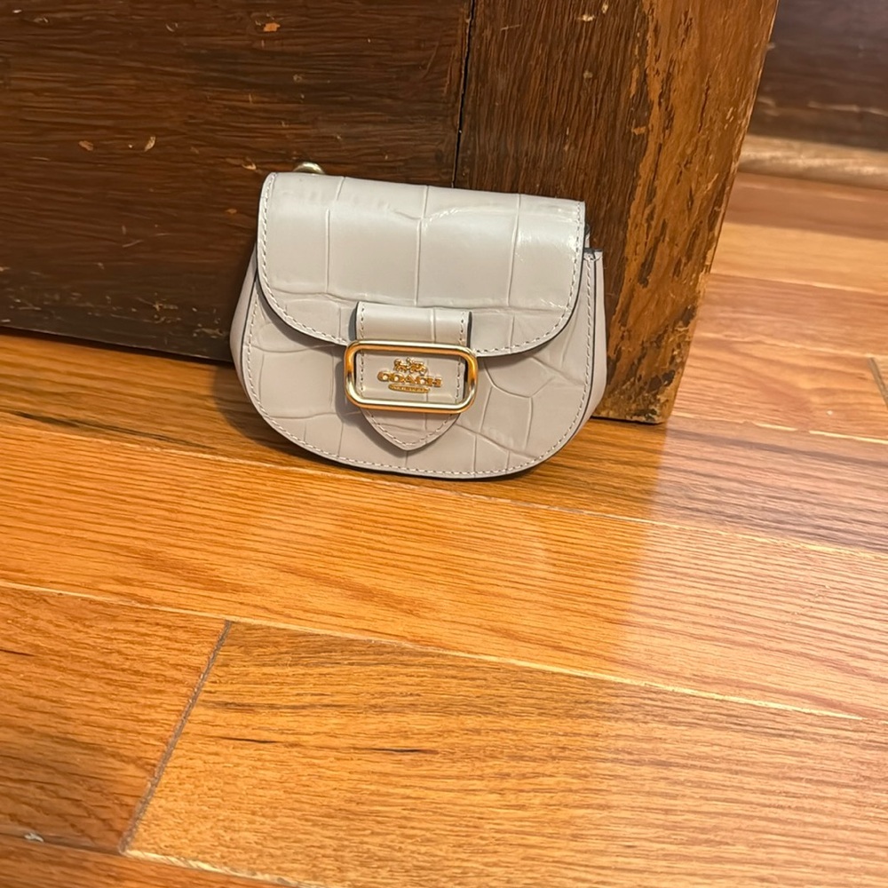 NWT Coach Micro Purse taupe/gold